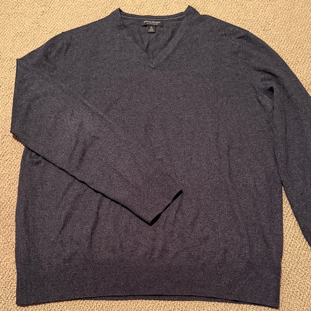 Men's V-Neck Sweater Dark Gray xl banana republic luxury blend